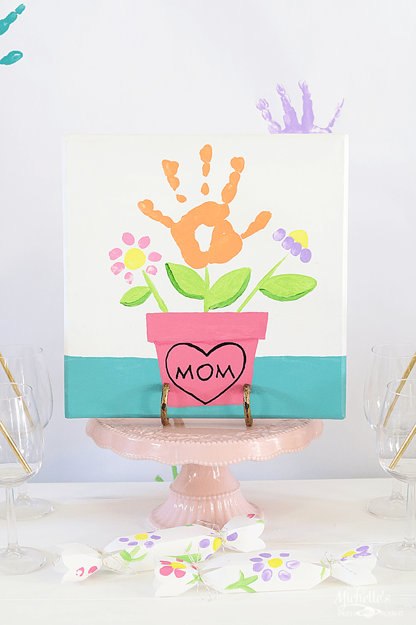 Here's 20 easy mothers day DIY craft ideas for kids that's simple and perfect for warming mom's heart on mother's day!